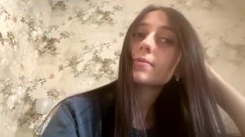 Snapshot of viktoria9898 chatting on 10/23/25, 08:13 Sweett online show from 10/23/25, 08:13