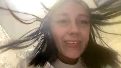 Snapshot of viktoria9898 chatting on 05/08/26, 11:21 Sweett online show from 05/08/26, 11:21
