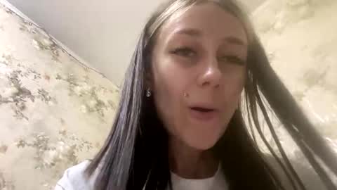 Snapshot of viktoria9898 chatting on 05/10/26, 02:06 Sweett online show from 05/10/26, 02:06
