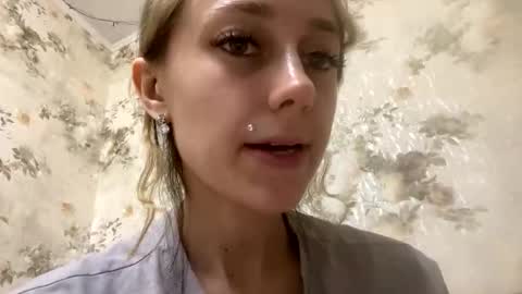 Snapshot of viktoria9898 chatting on 05/15/26, 11:56 Sweett online show from 05/15/26, 11:56