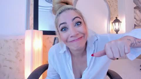 Viktoria online show from 01/11/25, 06:23