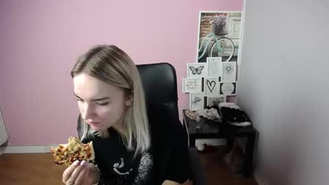 viktoria_lovely online show from 09/10/25, 06:57