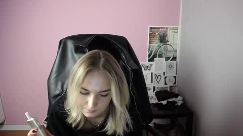 viktoria_lovely online show from 10/15/25, 08:58