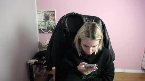 Snapshot of viktoria_lovely chatting on 04/10/26, 06:29 viktoria_lovely online show from 04/10/26, 06:29