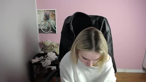 Snapshot of viktoria_lovely chatting on 04/22/26, 06:27 viktoria_lovely online show from 04/22/26, 06:27