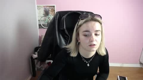 viktoria_lovely online show from 04/29/26, 11:03