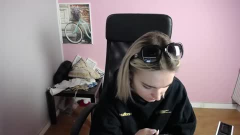 viktoria_lovely online show from 05/22/26, 06:31