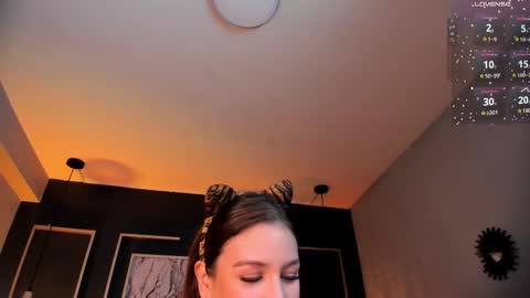 Victoria online show from 10/15/25, 09:48