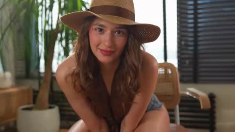 Snapshot of villanelle_l chatting on 02/11/25, 10:37 Lana online show from 02/11/25, 10:37
