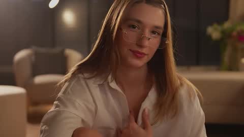 Lana online show from 11/07/25, 12:16