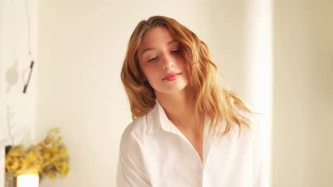 Snapshot of villanelle_l chatting on 04/15/26, 12:01 Lana online show from 04/15/26, 12:01