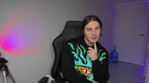 Vincent Strong online show from 12/18/24, 02:38