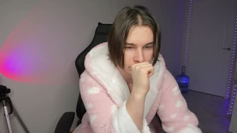 Vincent Strong online show from 01/03/25, 01:14