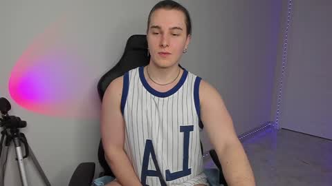 Vincent Strong online show from 02/08/25, 03:00