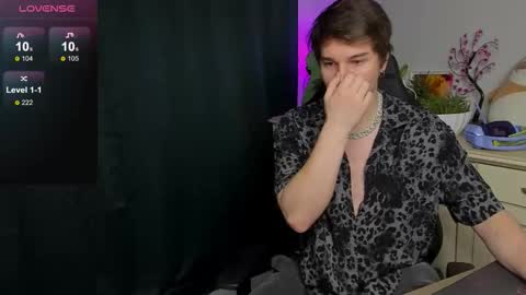 Vincent Strong online show from 10/13/25, 08:58