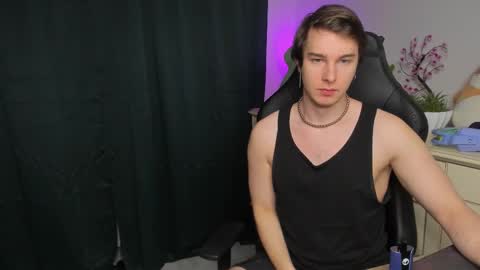 Snapshot of vincent__strong chatting on 11/05/25, 09:20 Vincent Strong online show from 11/05/25, 09:20