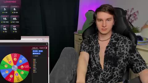 Snapshot of vincent__strong chatting on 11/08/25, 09:09 Vincent Strong online show from 11/08/25, 09:09