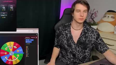 Snapshot of vincent__strong chatting on 11/19/25, 08:14 Vincent Strong online show from 11/19/25, 08:14