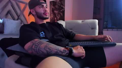 Snapshot of vincentblack_ chatting on 05/15/26, 05:14 Vincent online show from 05/15/26, 05:14