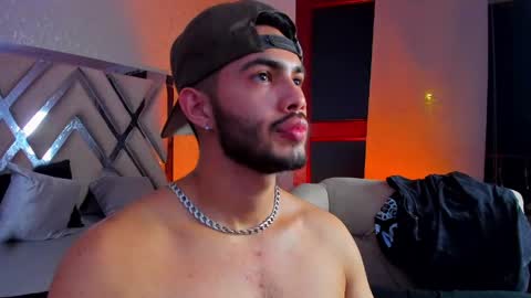 Snapshot of vincentblack_ chatting on 05/17/26, 05:27 Vincent online show from 05/17/26, 05:27