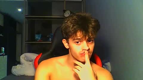 Snapshot of vincentprice69 chatting on 10/15/25, 04:40 vincentprice69 online show from 10/15/25, 04:40