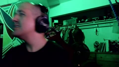 Snapshot of vineatspussnluvsit chatting on 04/15/26, 02:07 onlyhaveeyes4u online show from 04/15/26, 02:07