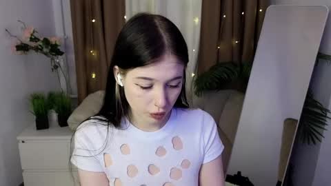 Snapshot of vinessa_coy chatting on 04/23/26, 01:35 Vinessa online show from 04/23/26, 01:35
