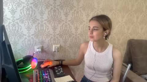 Snapshot of vinitatavis chatting on 05/03/26, 03:18 Mira online show from 05/03/26, 03:18