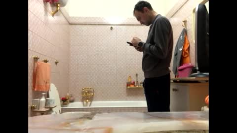 Snapshot of vinmin90 chatting on 12/30/24, 06:27 Zenith online show from 12/30/24, 06:27