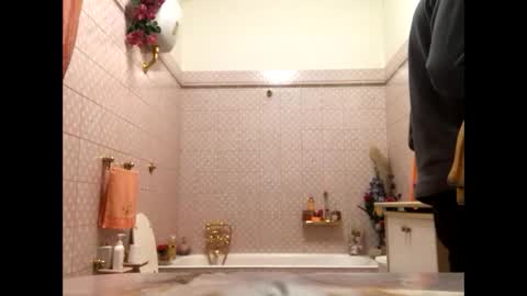 Snapshot of vinmin90 chatting on 02/17/25, 09:41 Zenith online show from 02/17/25, 09:41