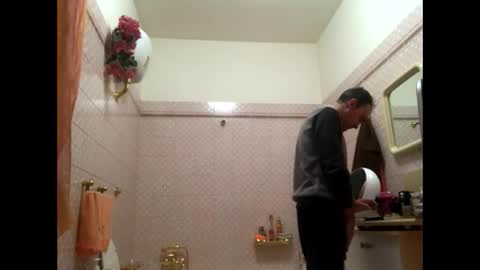 Snapshot of vinmin90 chatting on 10/14/25, 09:54 Zenith online show from 10/14/25, 09:54