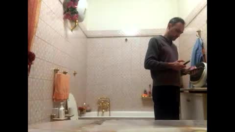 Snapshot of vinmin90 chatting on 11/10/25, 11:59 Zenith online show from 11/10/25, 11:59