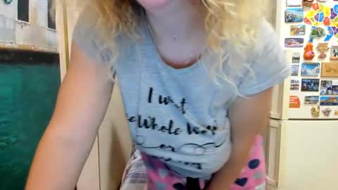 Snapshot of viodetta chatting on 10/04/25, 04:27 viodetta online show from 10/04/25, 04:27