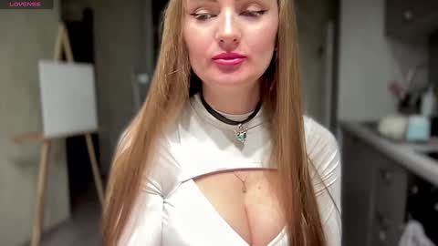 Snapshot of viola_1 chatting on 01/08/25, 04:00 Funny girl online show from 01/08/25, 04:00