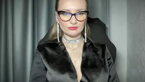 Snapshot of viola_1 chatting on 02/04/25, 02:21 Funny girl online show from 02/04/25, 02:21