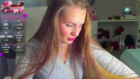 Snapshot of viola_1 chatting on 02/24/25, 09:20 Funny girl online show from 02/24/25, 09:20