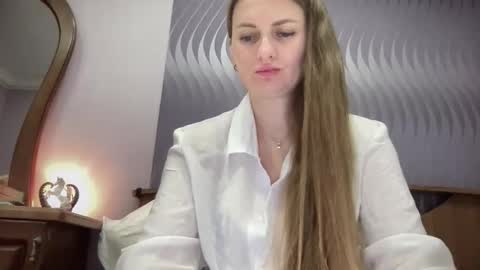 Snapshot of viola_1 chatting on 09/14/25, 06:40 Funny girl online show from 09/14/25, 06:40