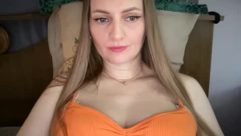Snapshot of viola_1 chatting on 06/04/26, 04:13 Funny girl online show from 06/04/26, 04:13