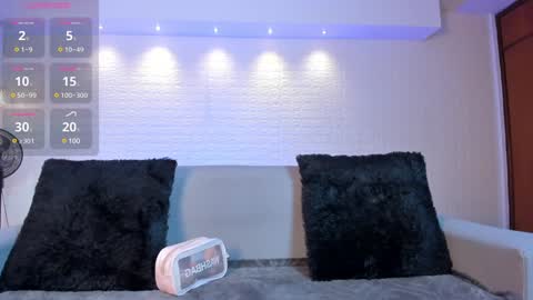 Snapshot of violeet_scott chatting on 01/04/25, 10:38 Violett  Everyday From 0530 to 1430 Col Time online show from 01/04/25, 10:38