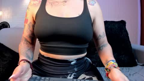 Snapshot of violeet_scott chatting on 01/07/25, 04:48 Violett  Everyday From 0530 to 1430 Col Time online show from 01/07/25, 04:48