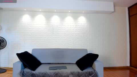 Snapshot of violeet_scott chatting on 01/14/25, 10:48 Violett  Everyday From 0530 to 1430 Col Time online show from 01/14/25, 10:48