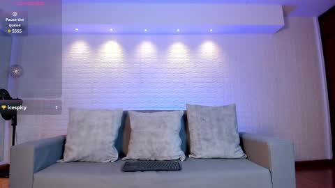 Snapshot of violeet_scott chatting on 01/16/25, 04:50 Violett  Everyday From 0530 to 1430 Col Time online show from 01/16/25, 04:50
