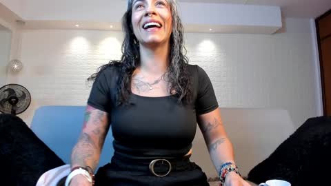 Snapshot of violeet_scott chatting on 01/22/25, 10:50 Violett  Everyday From 0530 to 1430 Col Time online show from 01/22/25, 10:50