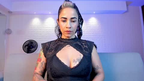 Snapshot of violeet_scott chatting on 02/06/25, 10:59 Violett  Everyday From 0530 to 1430 Col Time online show from 02/06/25, 10:59
