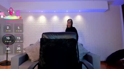 Snapshot of violeet_scott chatting on 02/19/25, 10:45 Violett  Everyday From 0530 to 1430 Col Time online show from 02/19/25, 10:45