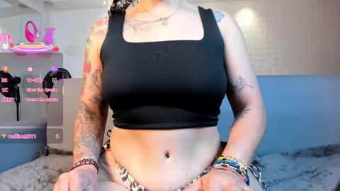 Snapshot of violeet_scott chatting on 03/11/25, 05:02 Violett  Everyday From 0530 to 1430 Col Time online show from 03/11/25, 05:02