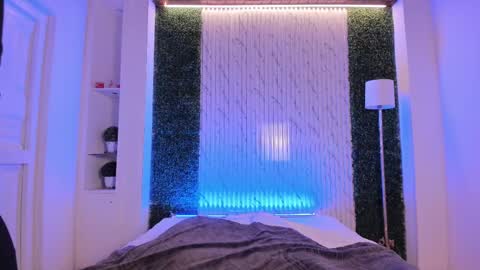 Snapshot of violeet_scott chatting on 09/15/25, 10:37 Violett  Everyday From 0530 to 1430 Col Time online show from 09/15/25, 10:37
