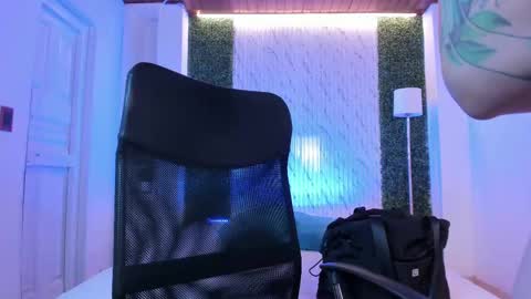 Snapshot of violeet_scott chatting on 09/17/25, 10:39 Violett  Everyday From 0530 to 1430 Col Time online show from 09/17/25, 10:39