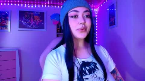 Snapshot of violeet_smile chatting on 09/18/25, 08:33 violet online show from 09/18/25, 08:33