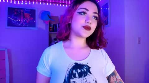 Snapshot of violeet_smile chatting on 10/26/25, 10:36 violet online show from 10/26/25, 10:36